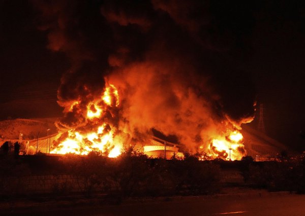 顺策略 伊朗称再次击落F-35战机，对以色列新一轮导弹袭击，以总理强硬表态，21国发声谴责以色列